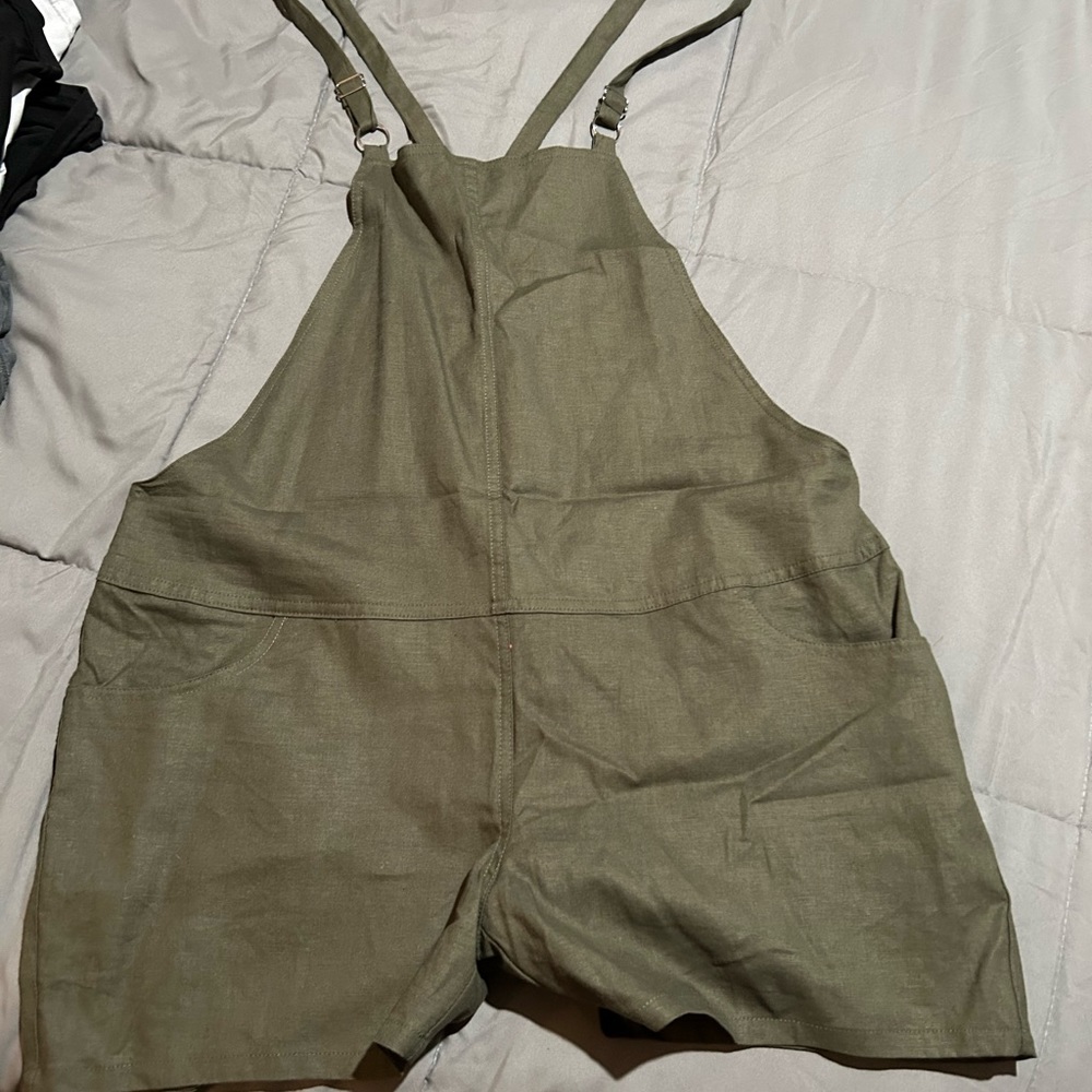 Torrid olive shorts overalls size 00